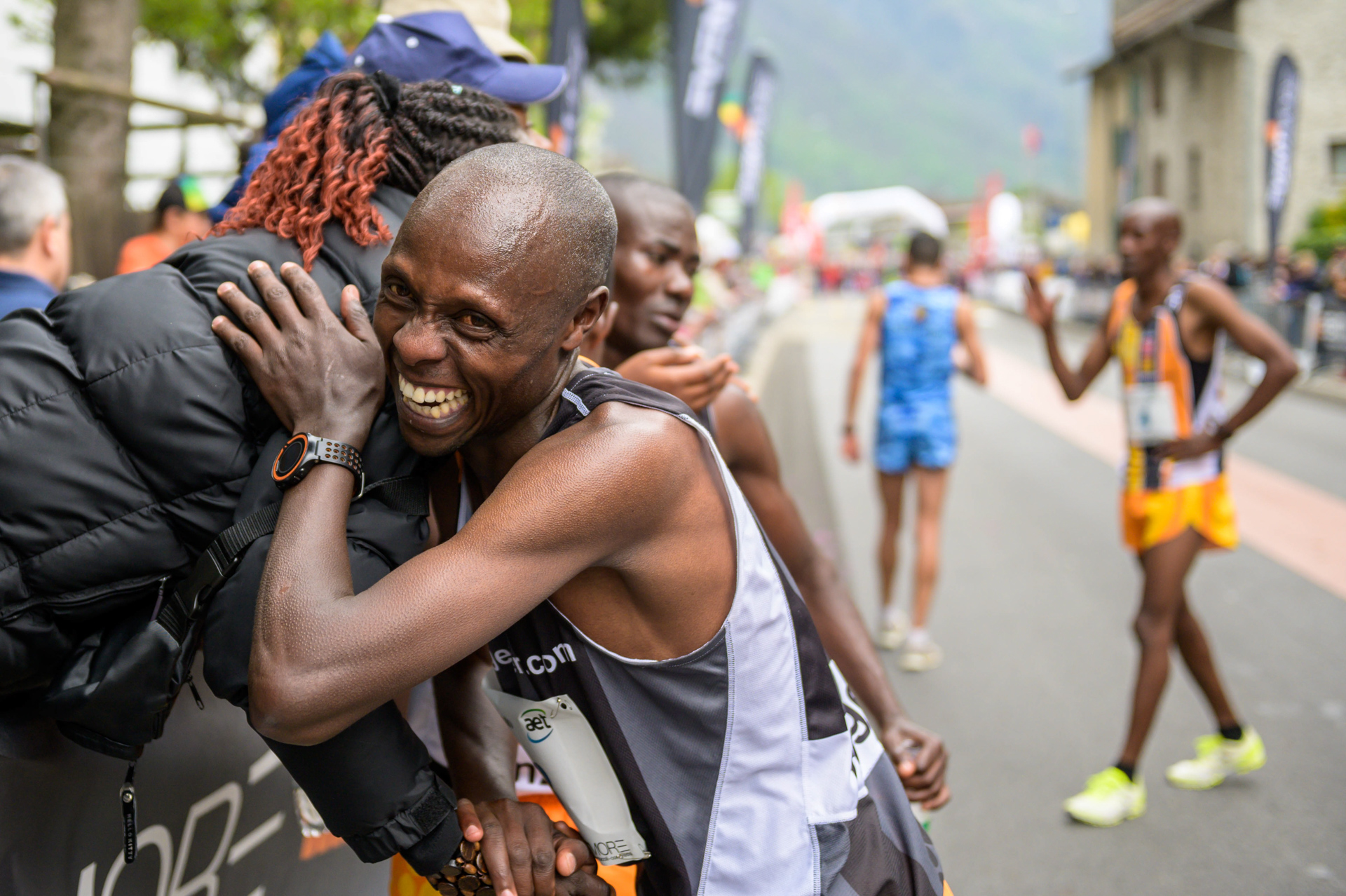 Freude bei Sportler nach dem Zieleinlauf