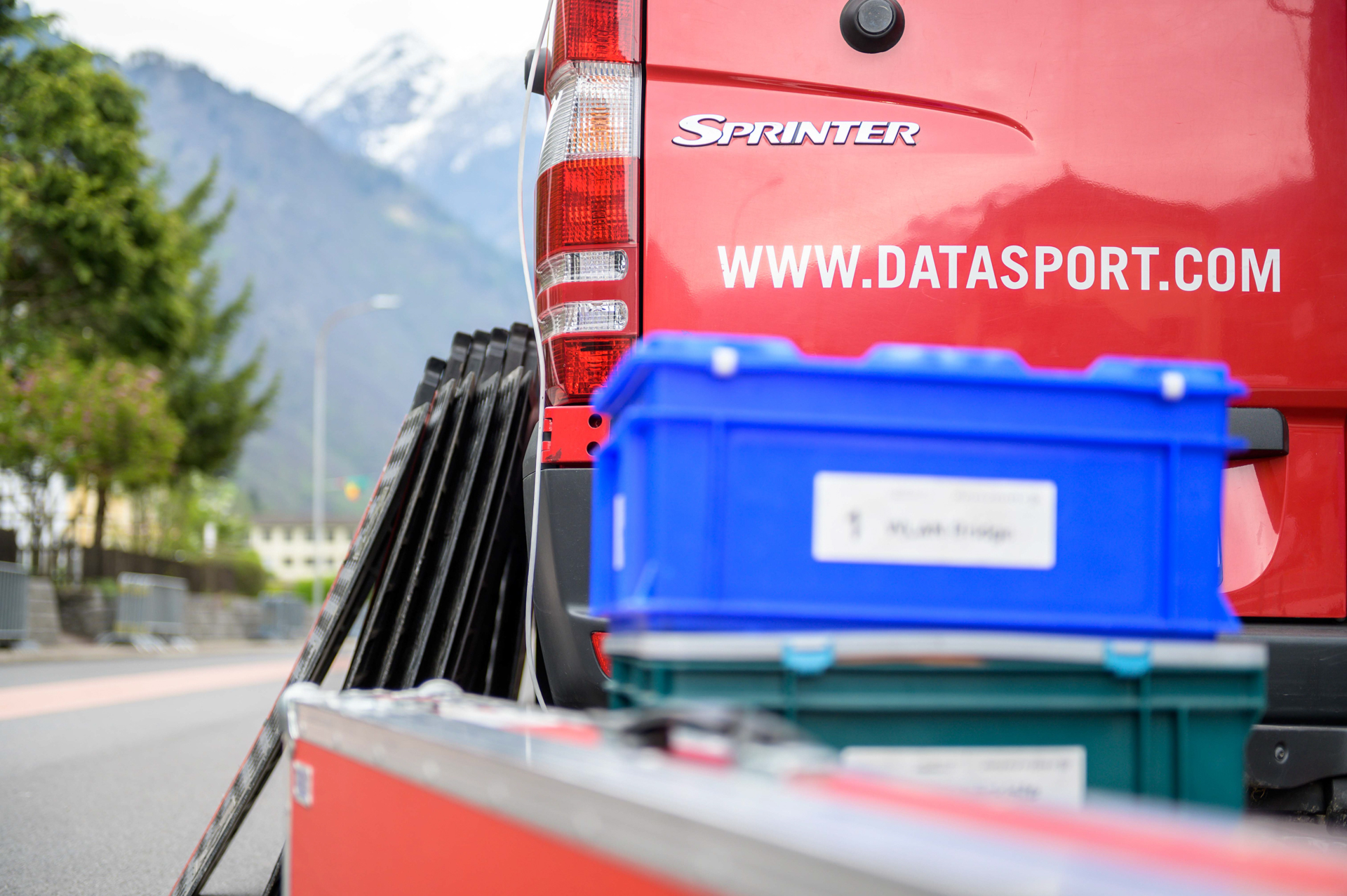 Material vor dem Datasport Bus