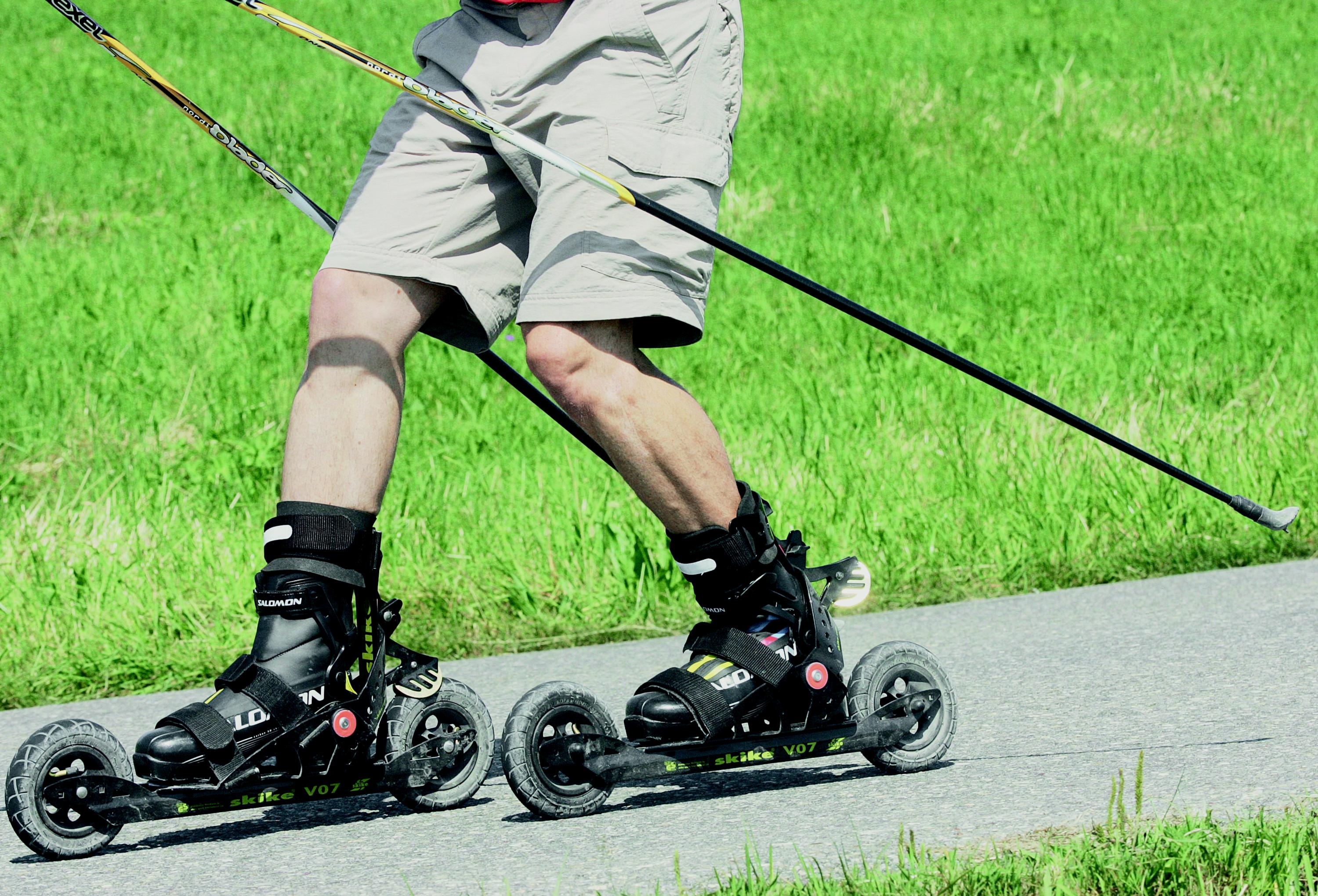 Skikes alternatives Sommer-Trainingsgerät zum Langlaufen